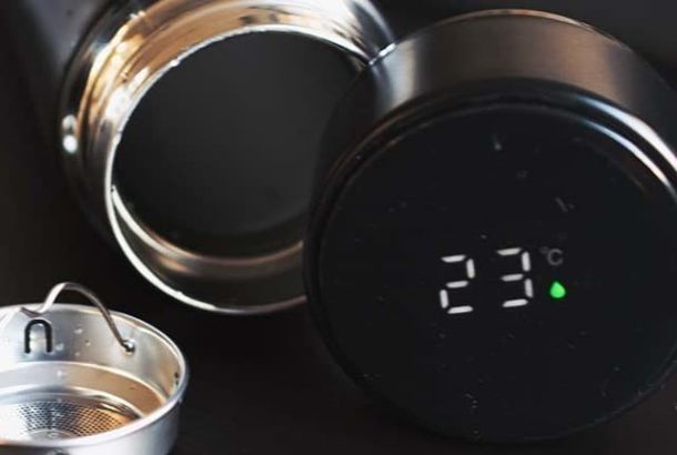 Termos con termómetro incorporado